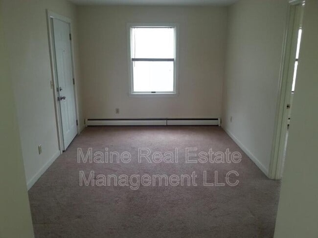 Building Photo - 114 Main Rd N