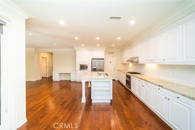 Building Photo - 33 Bromeliad