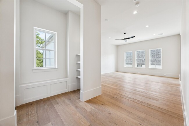 Building Photo - 7203 Tickner St