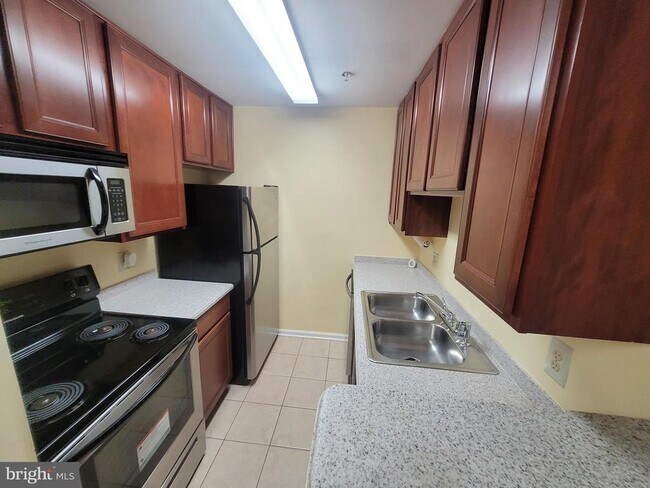 Building Photo - 33 Fern Oak Cir