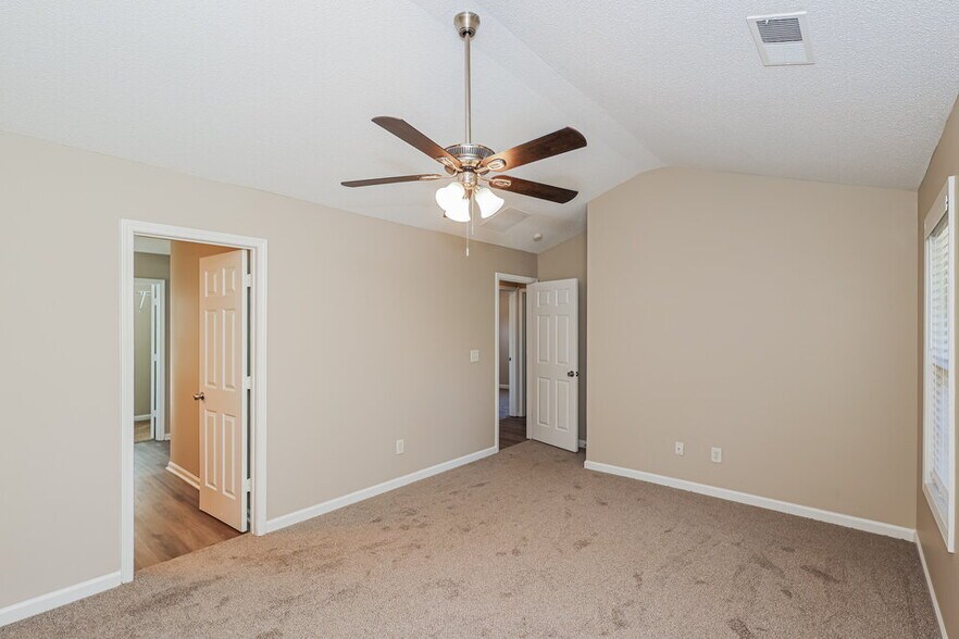 Building Photo - 255 Bainbridge Cir