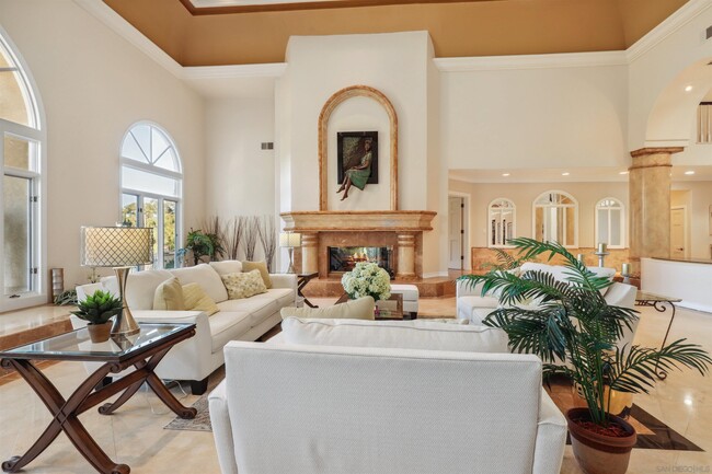 Building Photo - 459 Flores De Oro
