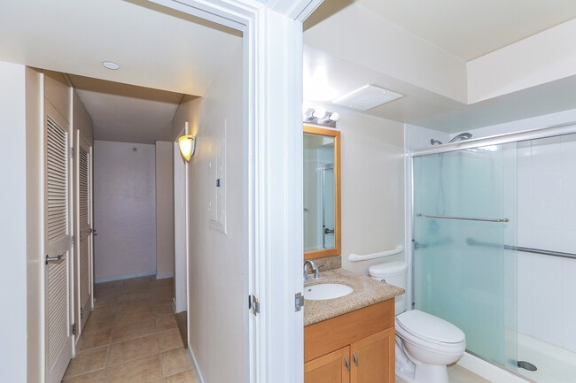 Building Photo - 1296 Kapiolani Blvd