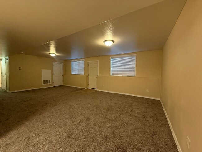 Building Photo - 460 Center St