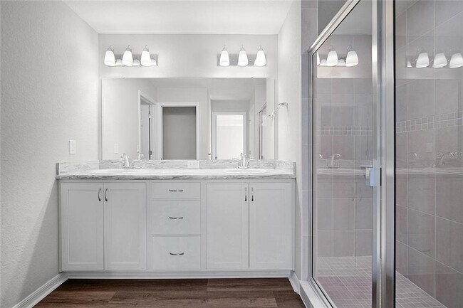 Building Photo - 1460 Fleur Dr