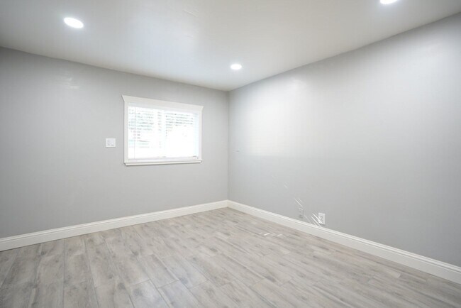 Building Photo - Charming Three Bedroom Westwood Napa Home