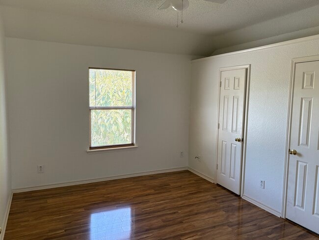 Building Photo - 514 Big Oak Ct