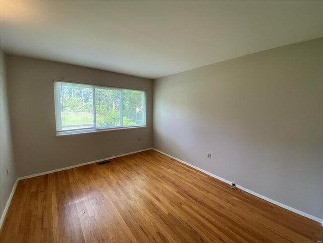 Building Photo - Fantastic 4bd/2ba home! Let yourself in!