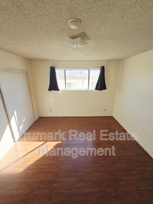 Building Photo - 4619 Lexington Ave