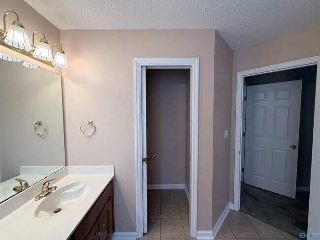 Building Photo - 2813 Willowick Tr SE