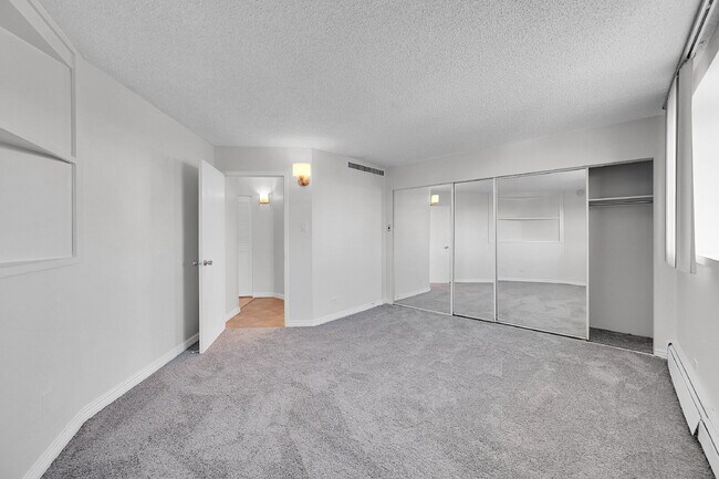 Building Photo - $1,795 - 1 Bed, 1 bath Condo in Denver wit...