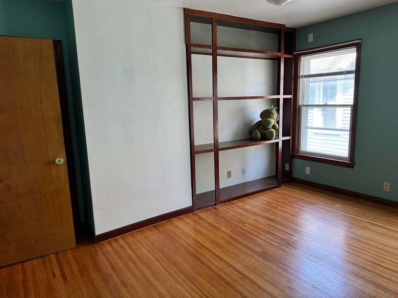 Building Photo - 481 Meigs St