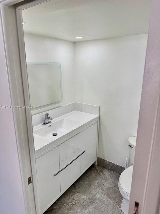 Building Photo - 2740 W 61st St