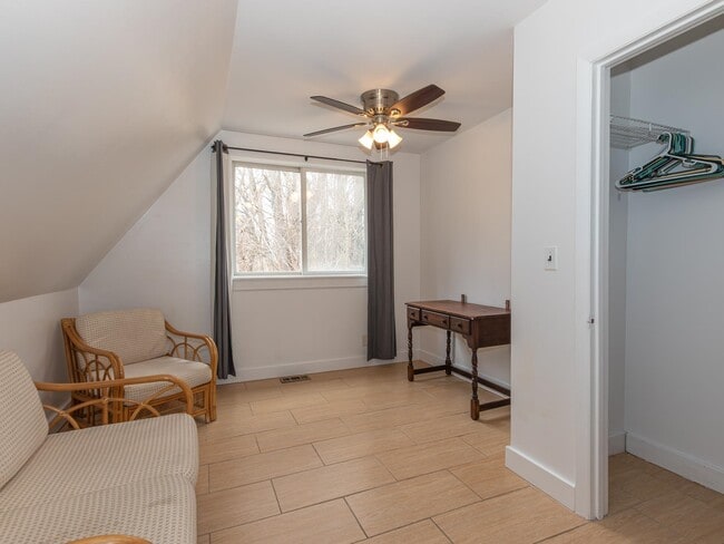 Building Photo - 212 Gilsum St