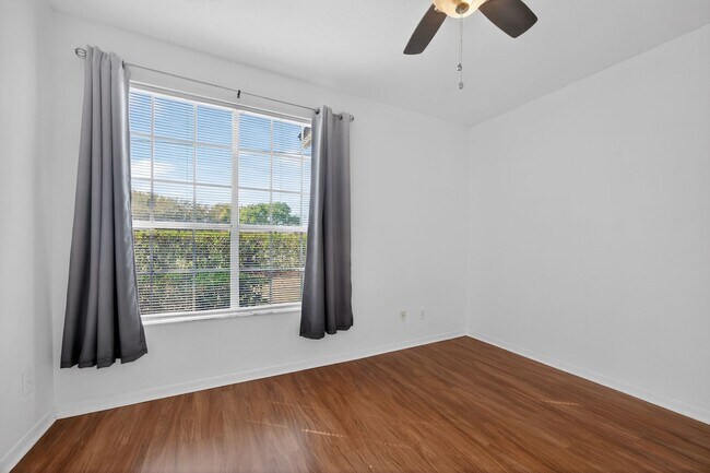 Building Photo - 13703 Richmond Park Dr N