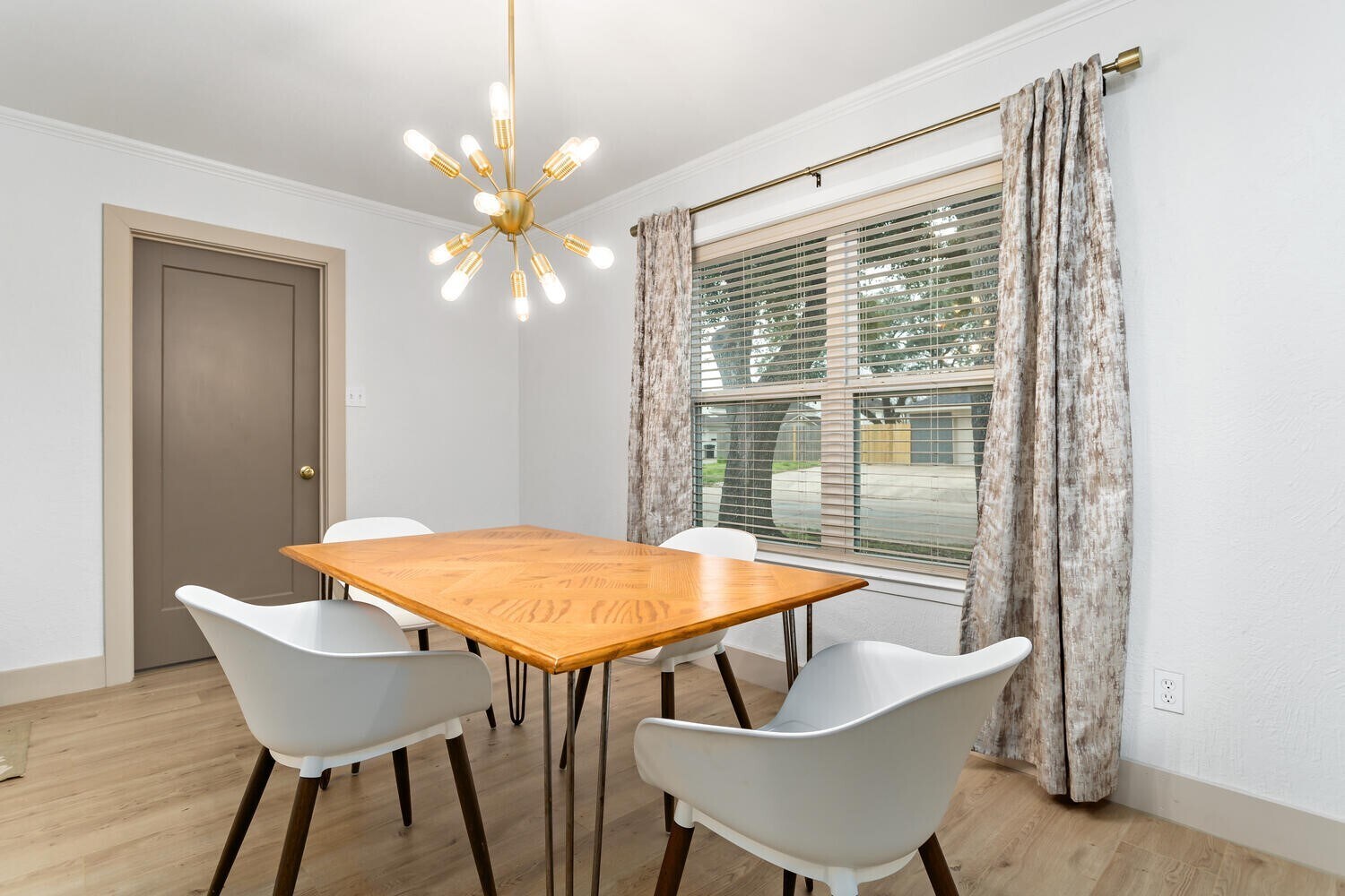 Dining - 5885 Woodway Dr