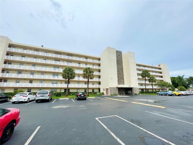 Building Photo - 131 SE 3rd Ave