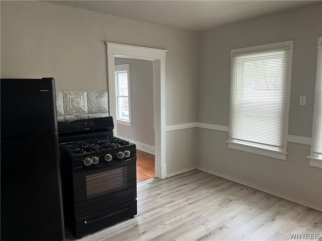 Building Photo - 91 Amber St