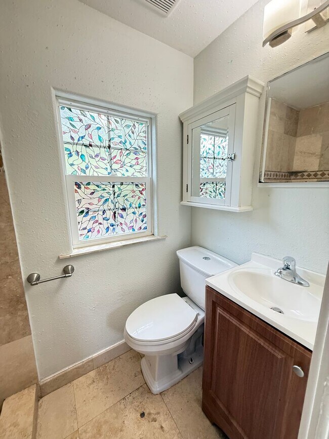 Building Photo - 1 Bedroom 1 Bathroom with WD