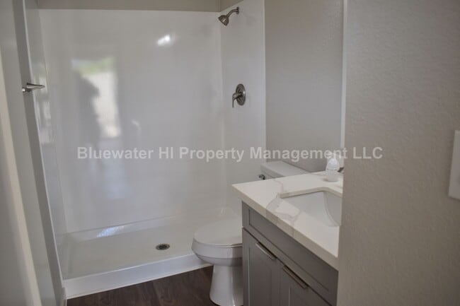 Building Photo - Renovated Single Level 3/2 w/ garage Waipi...