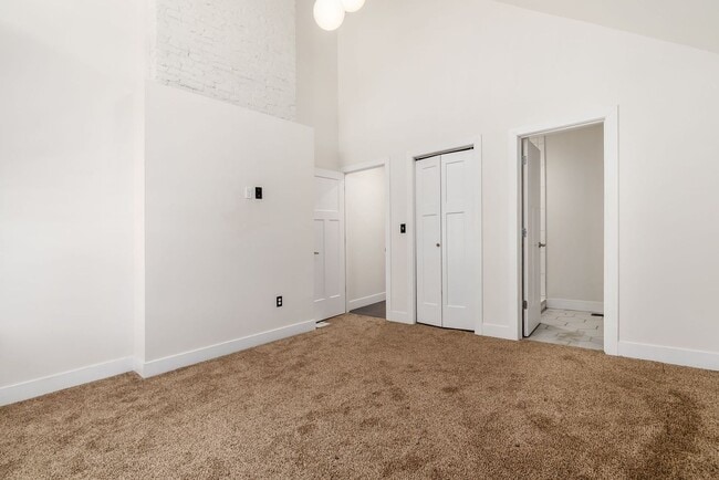 Building Photo - 857-859 Wilson Ave