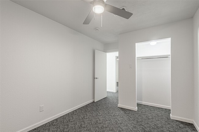 Building Photo - 1805 Ave Q