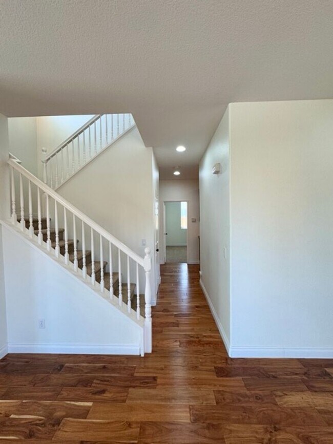 Building Photo - 4 Bedroom Menifee home available now for l...
