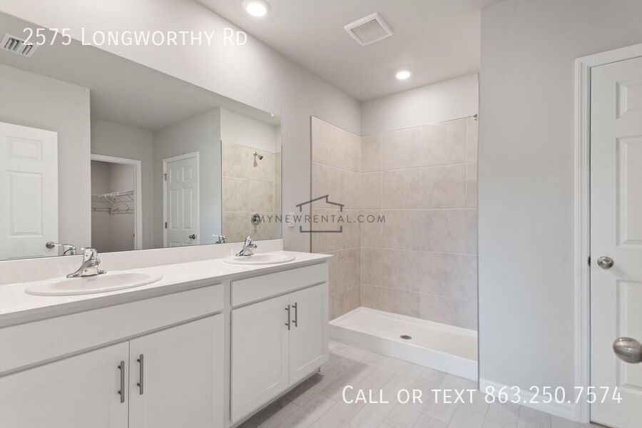 Building Photo - 2575 Longworthy Rd