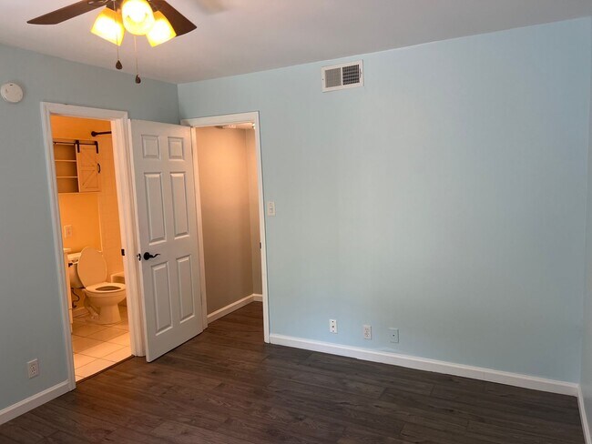 Building Photo - Remodeled Two Bedroom Tabby Walk Villa on First Floor