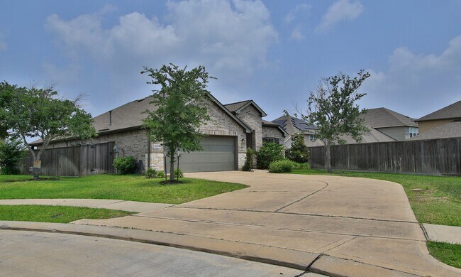 Building Photo - 20202 Creekdale Bend Dr