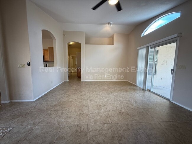 Building Photo - 6814 W Louise Dr