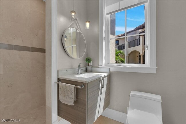 Building Photo - 684 10th Ave S