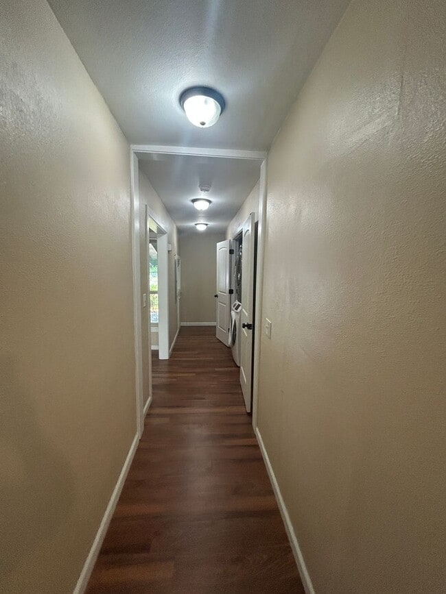 Building Photo - 3 Bed, 2 bath Rambler Home in Skyway, $3,150/mo.