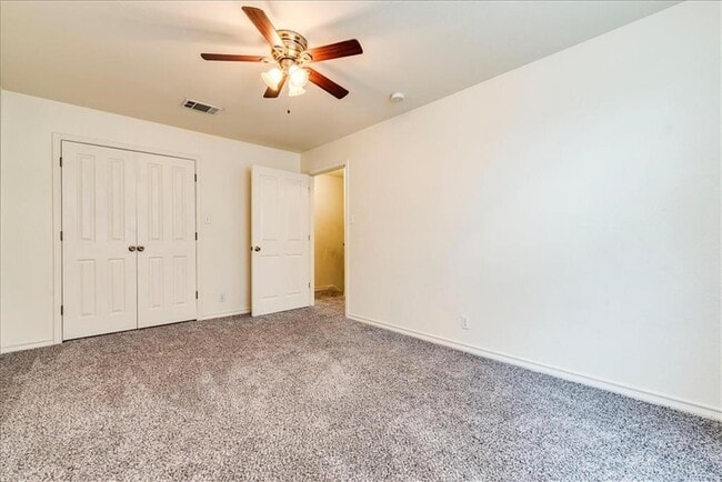 Building Photo - 126 Sandstone Dr