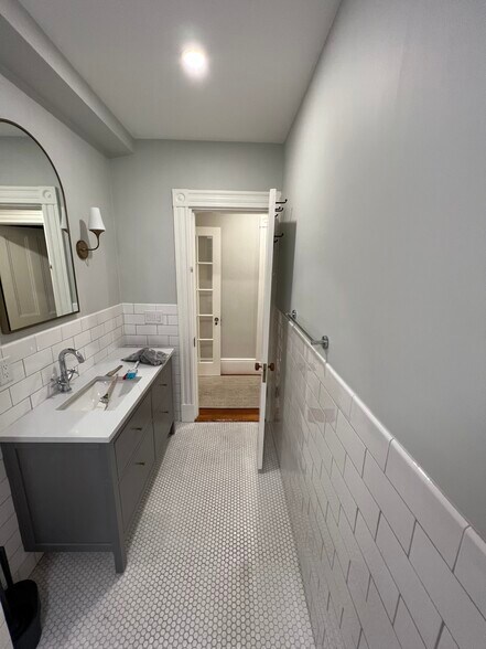 2nd floor bath - 9 Waldeck St