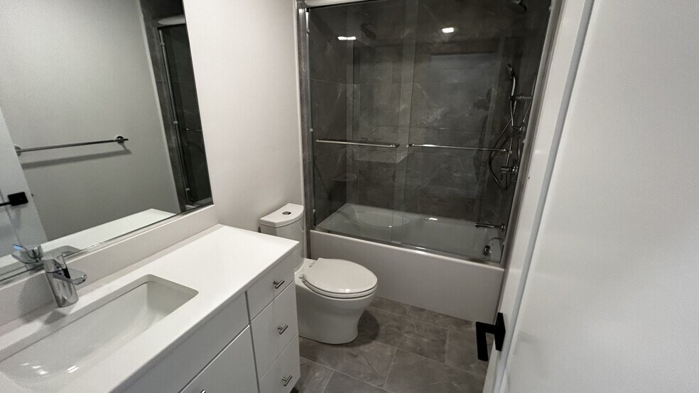 Building Photo - 281 Lamartine St