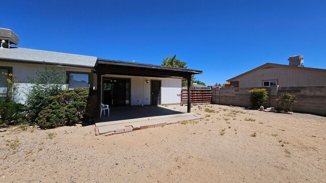 Building Photo - 3 bed 1.5 bath