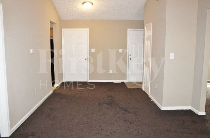 Building Photo - 8748 Woodpointe Cir
