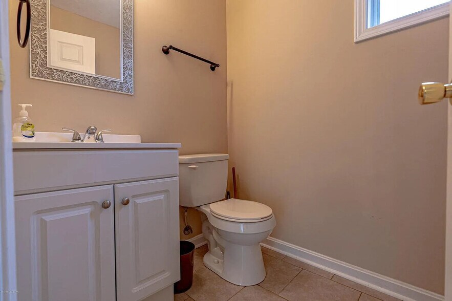 Building Photo - 9602 Shoshone way
