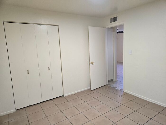 Building Photo - 10840 N 15th Ave