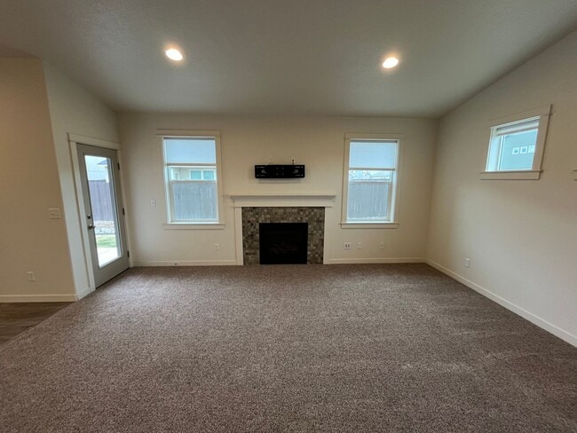 Building Photo - 3 Bedroom + Office in NW Redmond