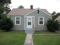 Building Photo - Beautiful 2BR single family with detached ...