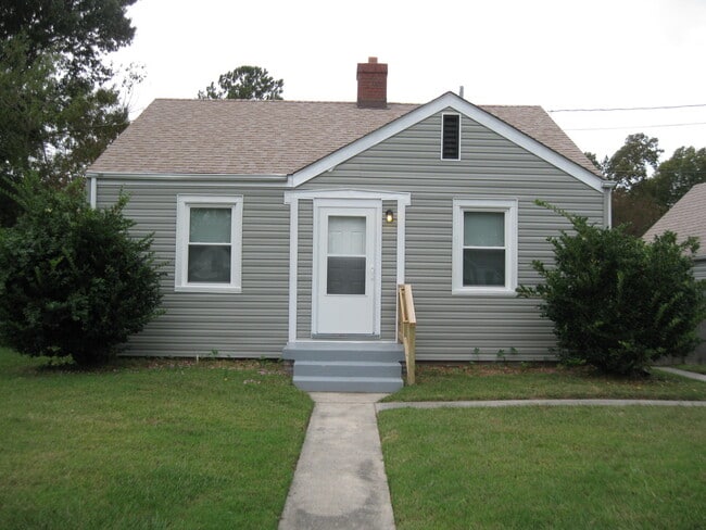 Primary Photo - Beautiful 2BR single family with detached ...