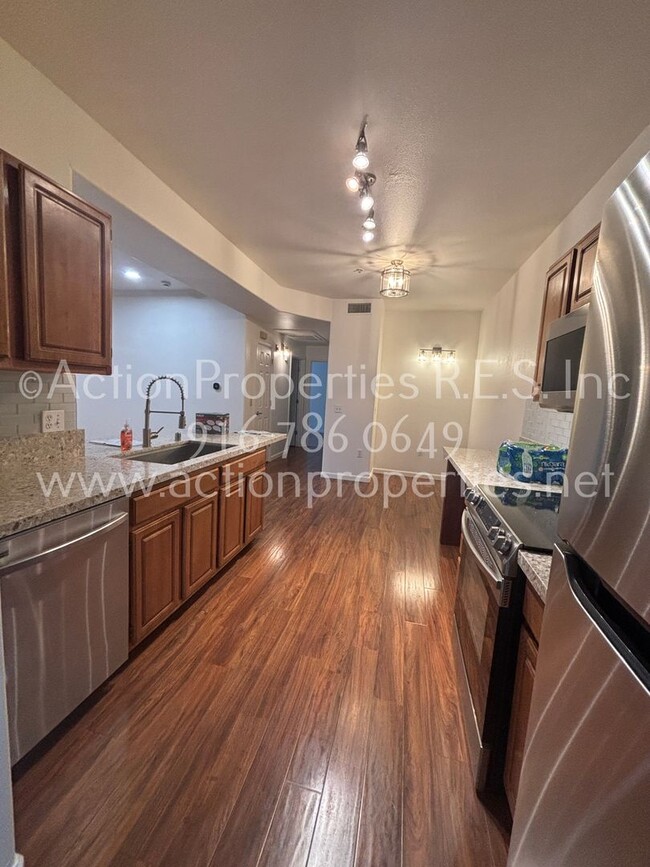 Building Photo - Modern Condominium - 3 Bed, 2 Bath - Gated...