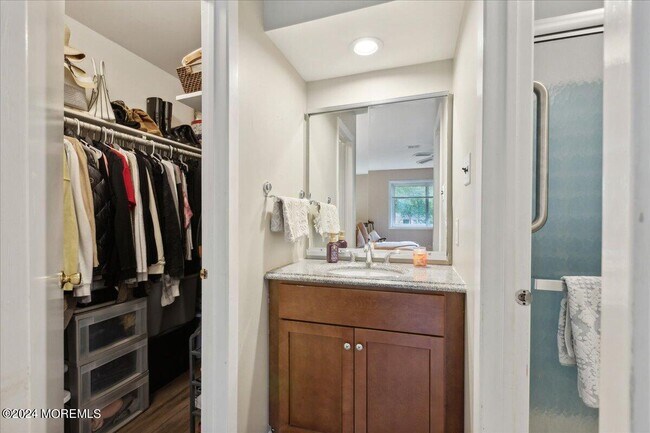 Building Photo - 173 Amberly Dr