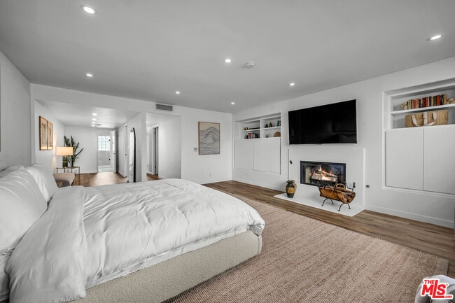 Building Photo - 20 Voyage St