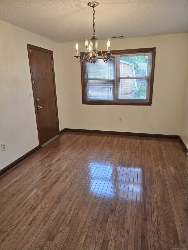 Building Photo - 338 Dunfey Ln