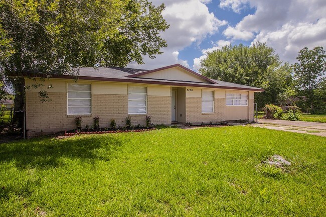 Front Exterior - 5106 Dumore Dr