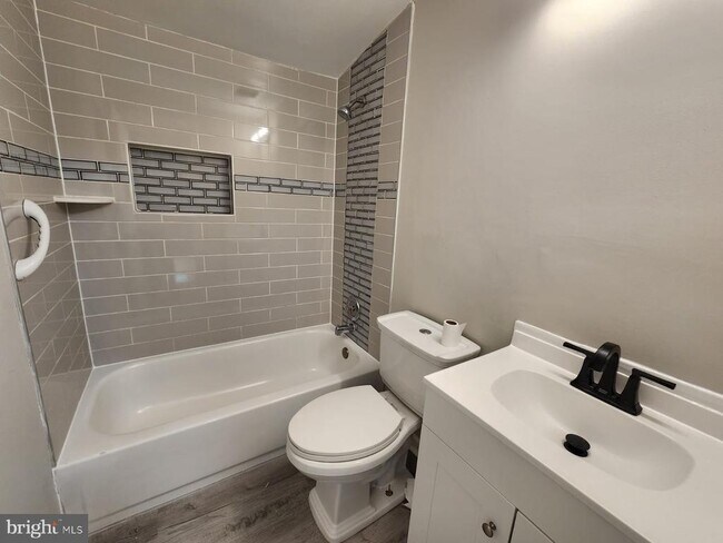 Building Photo - 5625 Reardon Ln