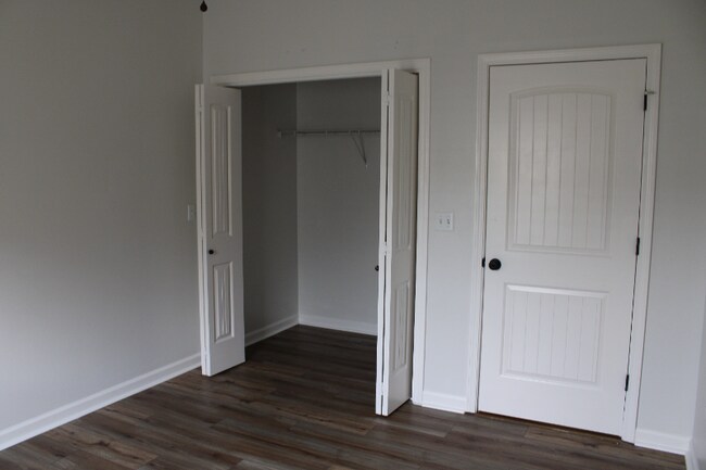 Building Photo - 135 Alicia Dr